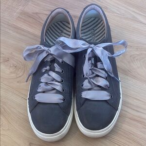 Taos Footwear Plim Soul Lux Womens Gray Sneakers